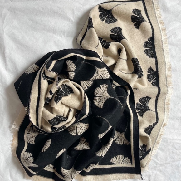 Scarf, Large Ivory / Black Wool Shawl, Soft Wrap, Warm Pashmina, Women Gift - Picture 3 of 5